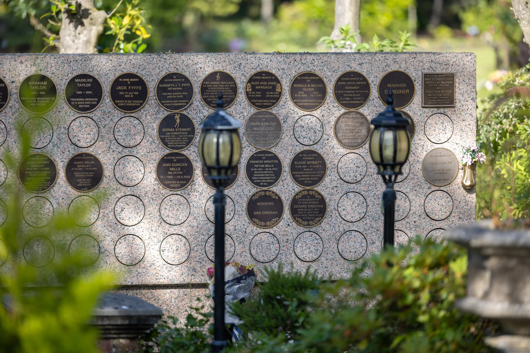 Memorial plaques